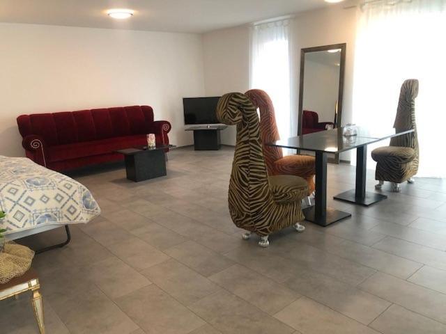 Hotel Hippel Krone Kerzers Екстер'єр фото