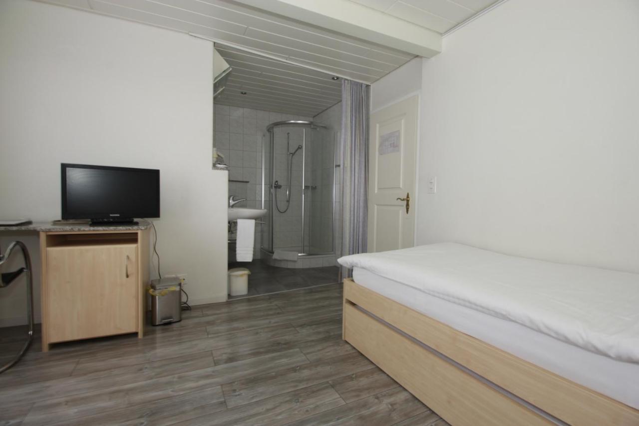 Hotel Hippel Krone Kerzers Екстер'єр фото